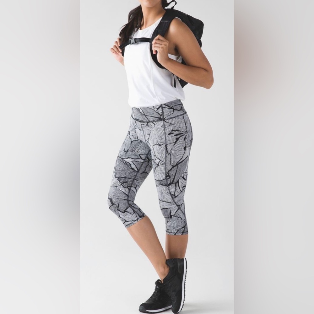 Lululemon Tight Stuff Crop Dottie Tribe 8